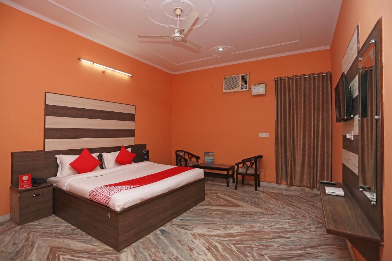 Oyo Hotel Krishna Greens Mathura Exterior photo